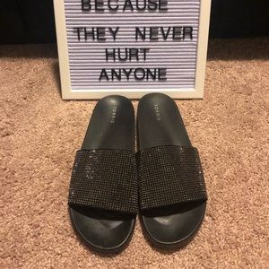 Sandals 💲OFFERS ACCEPTED💲